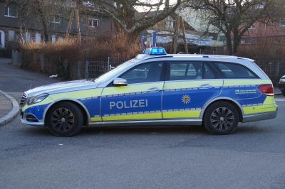 Pforzheim: Dachstuhlbrand fuehrt zu einem Grosseinsatz der Feuerwehr